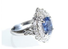 Retro sapphire and diamond cluster ring in 18kt white gold