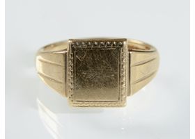 Vintage 9kt yellow gold rectangular signet ring