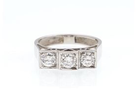 Retro diamond three stone ring in 18kt white gold