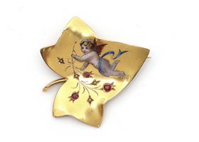 Antique French putto and ivy leaf brooch in 18kt gold