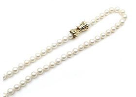 Vintage cultured pearl necklace with a yellow gold bow clasp