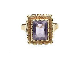 Vintage amethyst dress ring in 14kt yellow gold