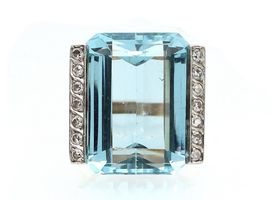 1920s aquamarine and diamond cocktail ring in yellow gold