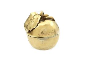 Antique 'à la plus belle' apple locket in 18kt gold
