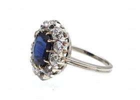 Austro-Hungarian sapphire and diamond oval cluster in 14kt white gold