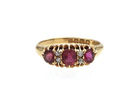 Victorian ruby three stone ring in 18kt yellow gold