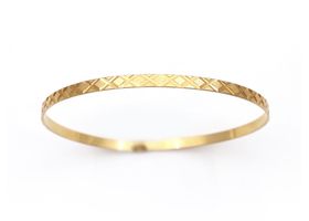 Vintage cross hatch solid gold bangle in 18kt yellow gold