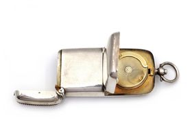 1909 sterling silver Sovereign holder and vesta case