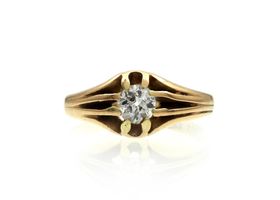 1907 diamond solitaire ring in 18kt yellow gold