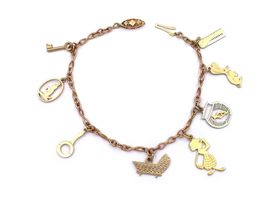 Vintage charm bracelet with eight charms in 9kt yellow gold