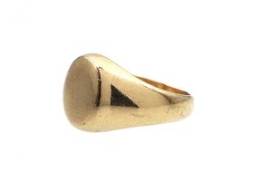 Vintage oval signet ring in 9kt yellow gold