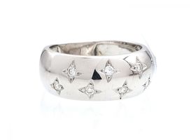 18kt white gold chunky star set diamond ring