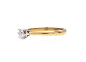 Diamond solitaire engagement ring in 18kt yellow gold