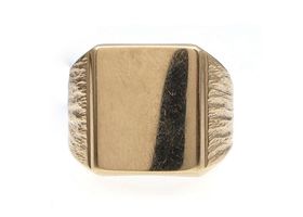 1973 heavy rectangular signet ring in 9kt yellow gold