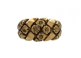 Antique heavy carved flower ring in 18kt yellow gold