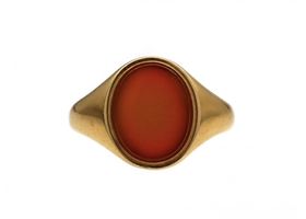 Antique oval carnelian signet ring in 18kt yellow gold