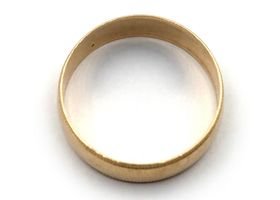 6mm millegrain border wedding ring in 9kt yellow gold