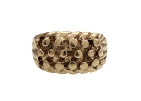 1977 9kt yellow gold keeper ring