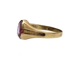 Vintage amethyst signet ring in 8kt yellow gold
