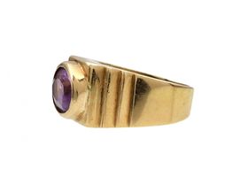 Vintage oval amethyst signet ring in yellow gold