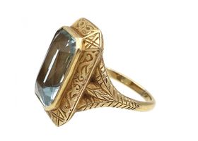 Art Nouveau carved 18kt yellow gold and aquamarine ring